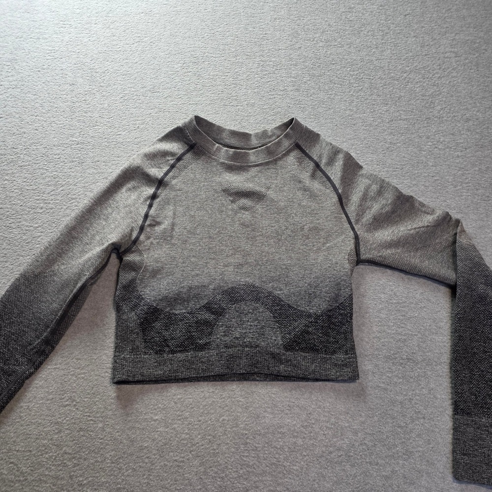Cropped Athletic Top Long Sleeve Womens XS Gray Seamless Ombre Yoga Workout Gym